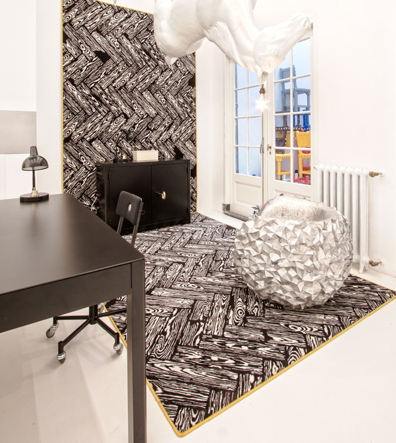 Studio Job Carpet_ gebruikt als wandtapijt en tapijt