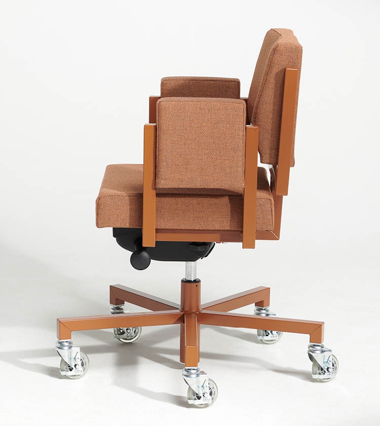 TANK Chair in kleur terra 