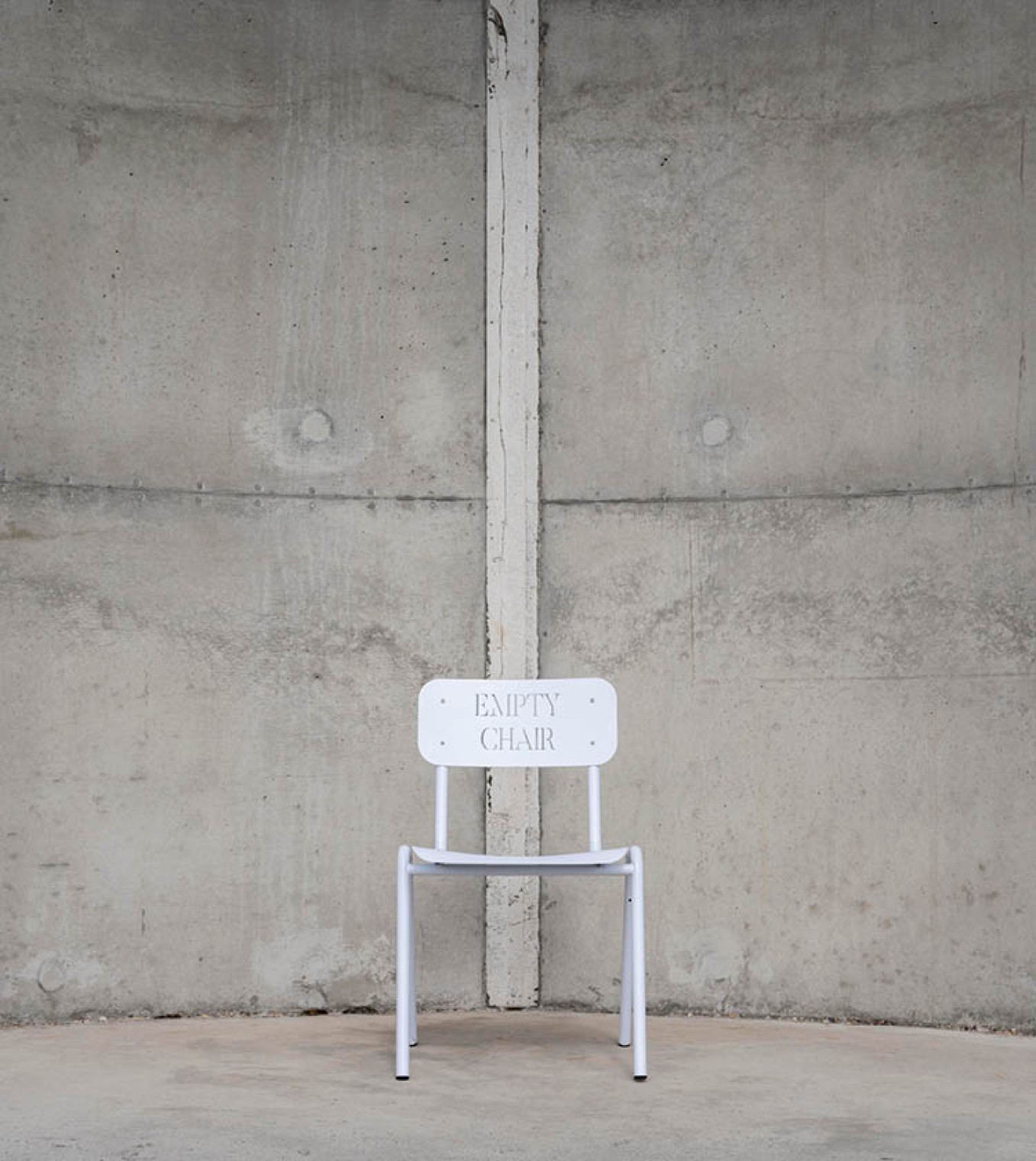  Image of the Empty Chair which appears on the cover of the Lensvelt brochure